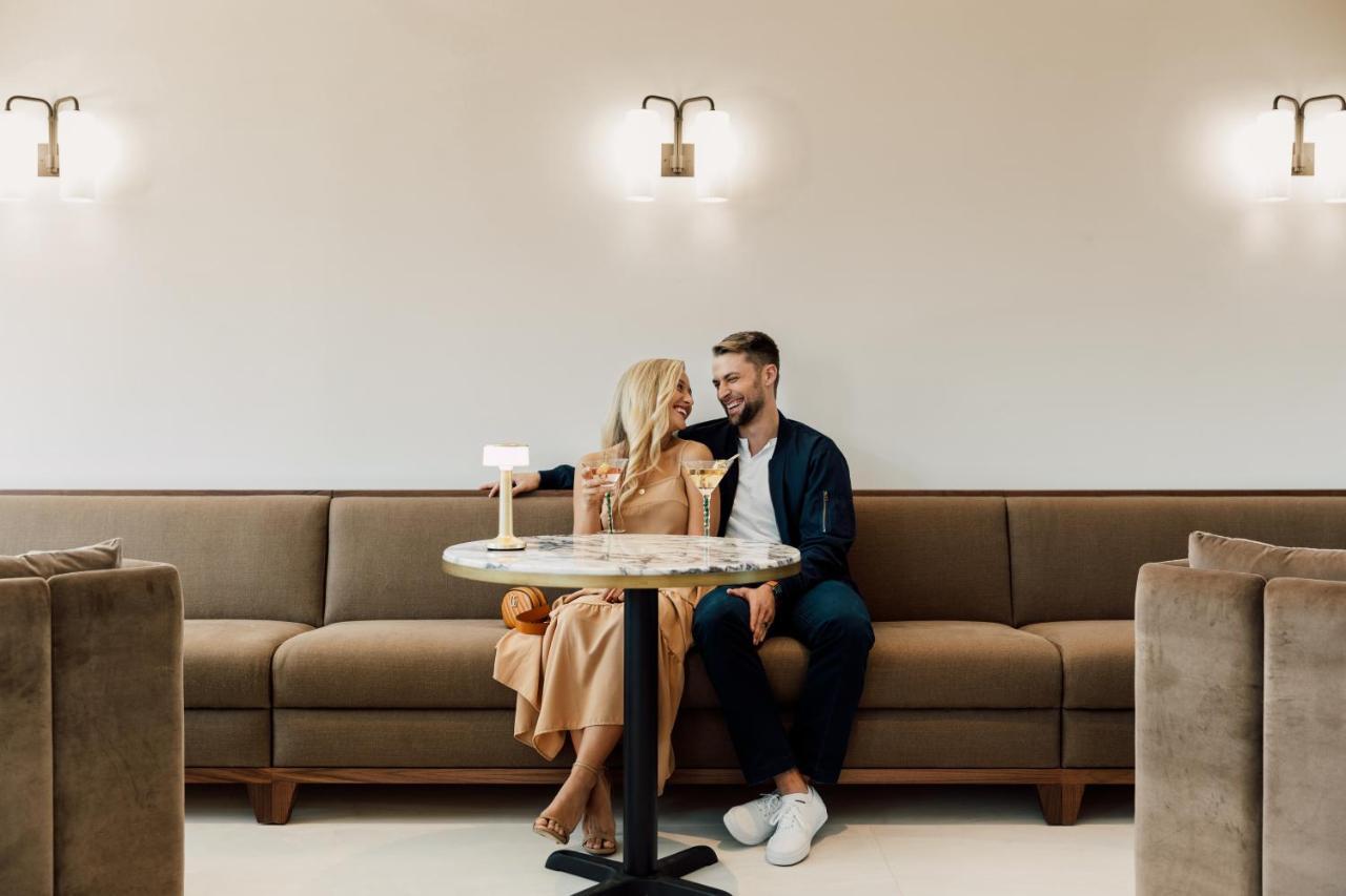 Ette Luxury Hotel & Spa Four Corners Eksteriør billede The Lounge at London Heathrow Airport
