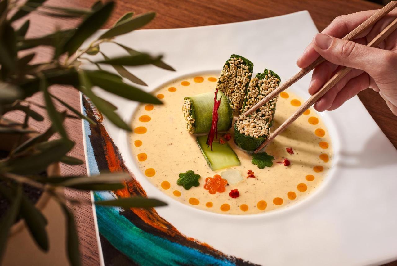 Ette Luxury Hotel & Spa Four Corners Eksteriør billede A bowl of Thai soup with sesame-coated tofu