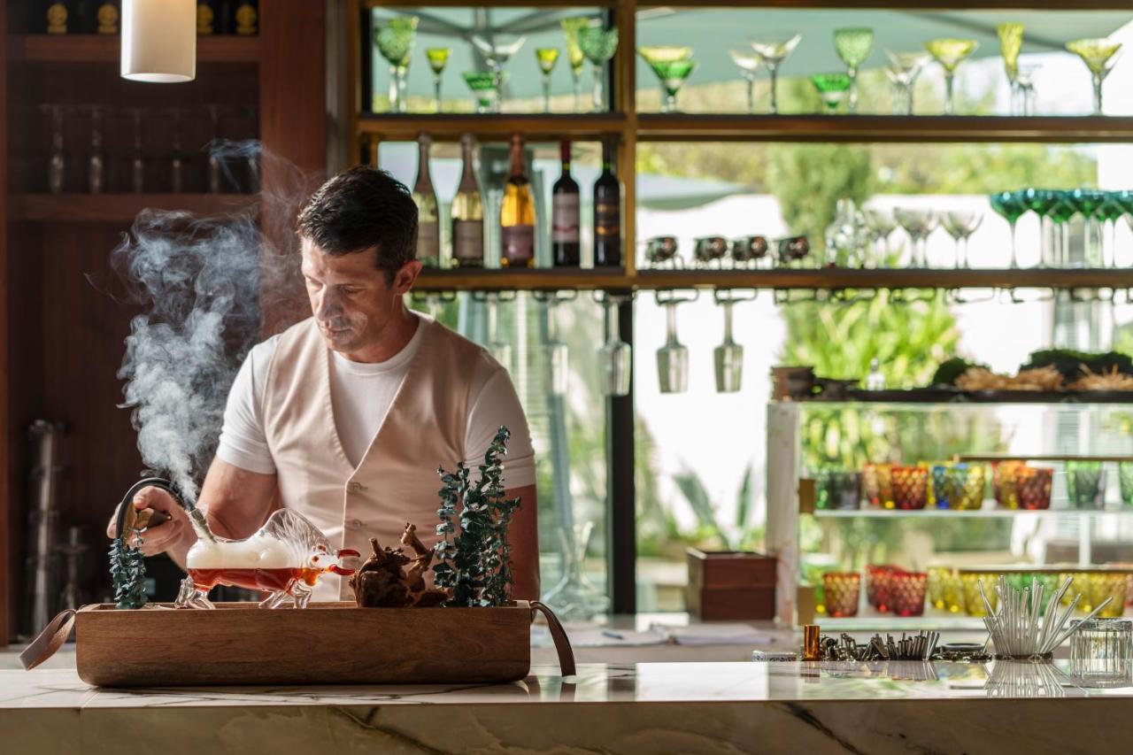 Ette Luxury Hotel & Spa Four Corners Eksteriør billede A chef preparing a meal