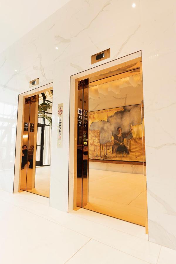 Ette Luxury Hotel & Spa Four Corners Eksteriør billede The elevators at the Ritz-Carlton, Dubai
